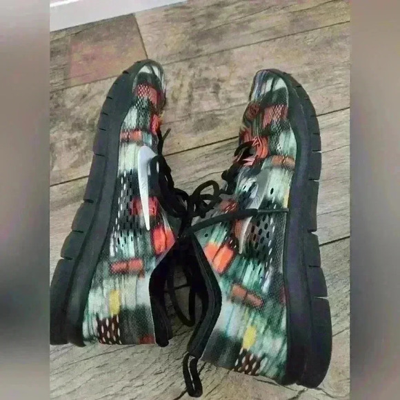 Nike Multicolor Women's Sneakers - Picture 7 of 14